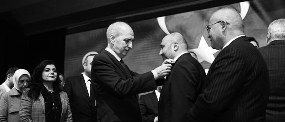 Zafer Partisi Kurucular Kurulu üyelerinin ve Genel İdare Kurulu üyelerinin bulunduğu 300 kişilik bir grup topluca AKP’ye geçti.